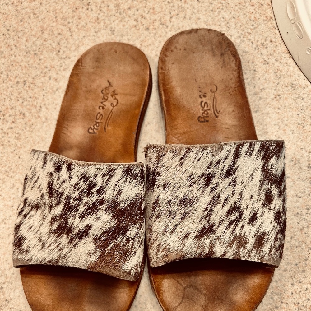 Brown & white cowhide leather sandal